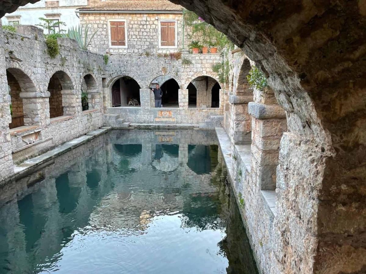 Apartman Tudor Stari Grad  Buitenkant foto