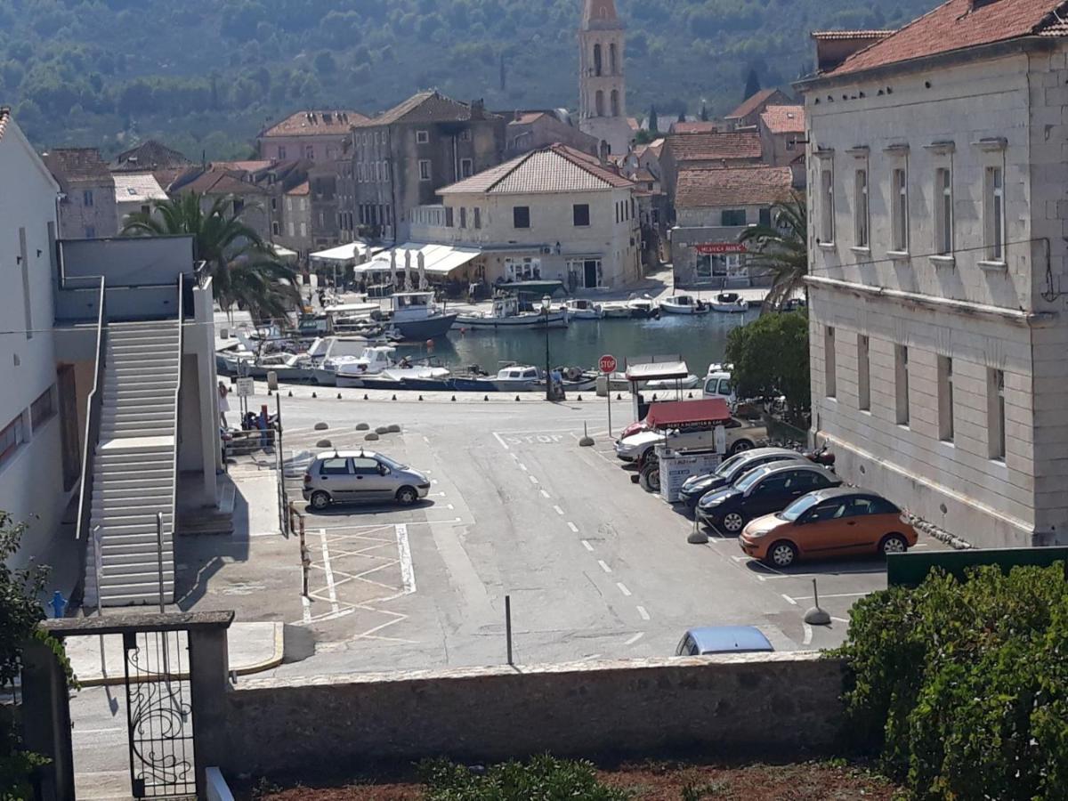 Apartman Tudor Stari Grad  Buitenkant foto