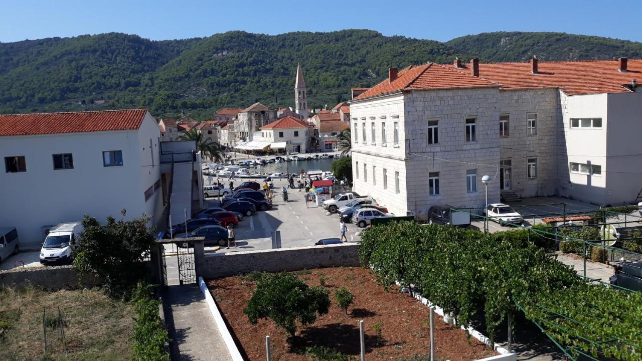 Apartman Tudor Stari Grad  Buitenkant foto